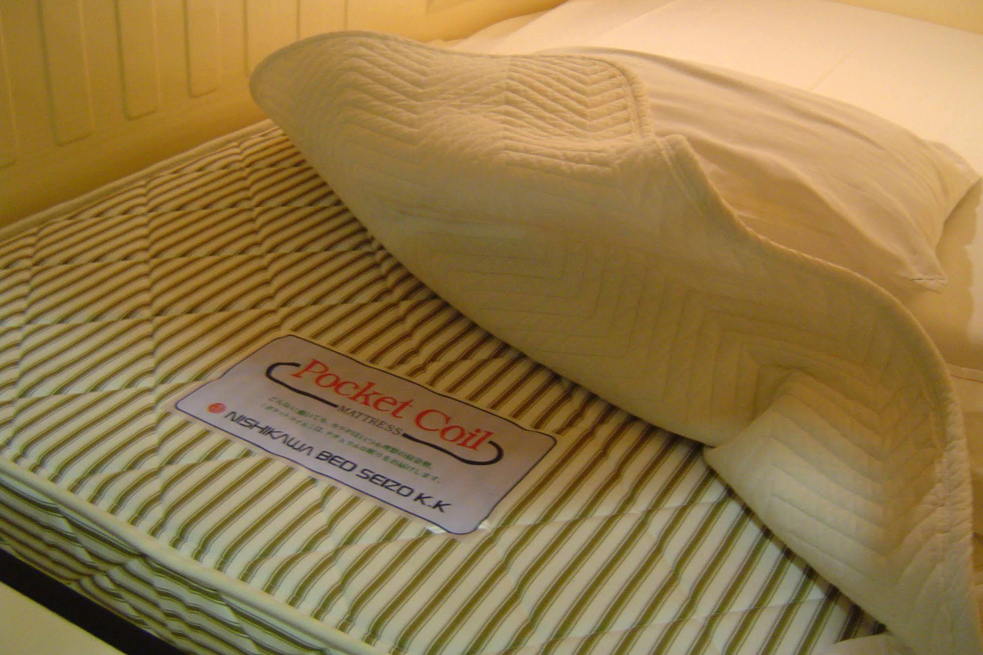 Sauna And Capsule Hotel Dandy Caters To Men 2* Tokyo